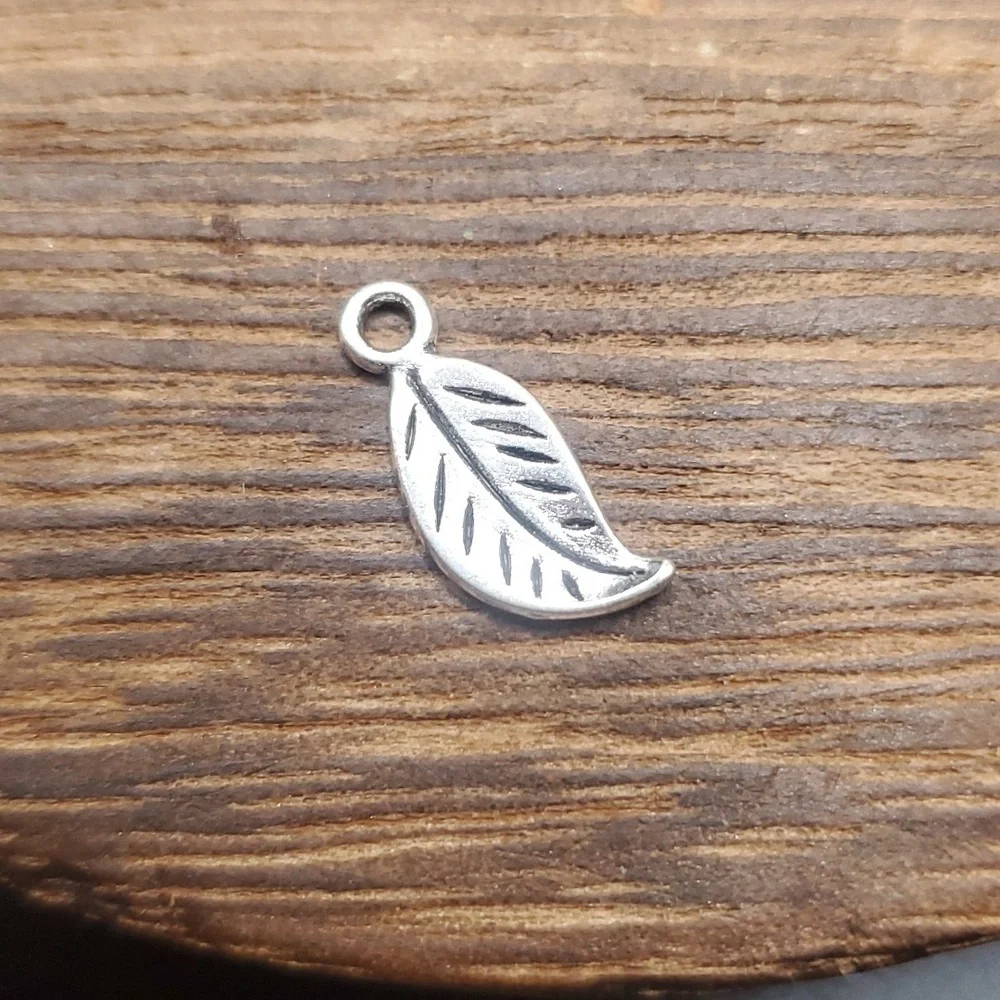 P133 floating‎ leaf charm